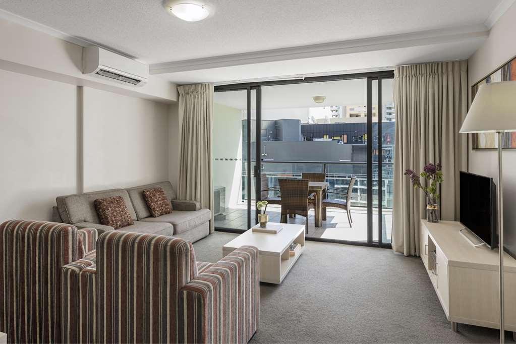 Oaks Brisbane River City Suites Room photo