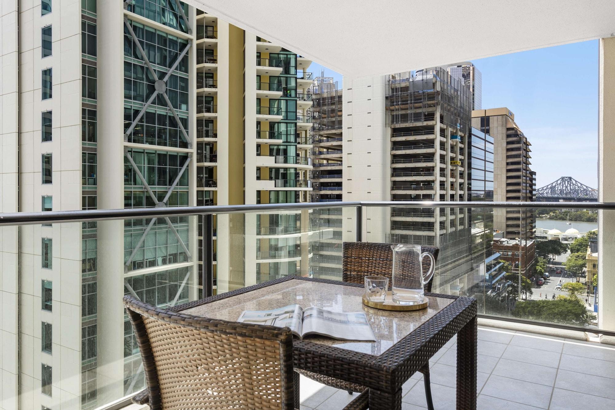 Oaks Brisbane River City Suites Exterior photo